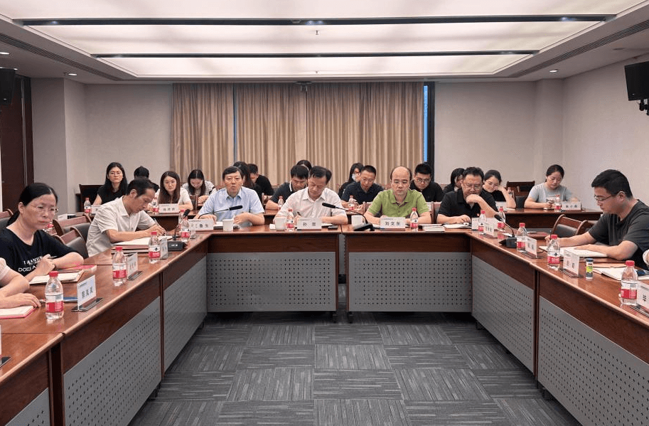 誠通國貿黨委開展主題教育專題學習研討會